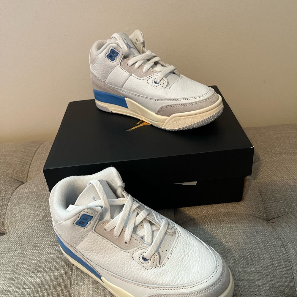 Jordan Kids Sneakers in White and Blue